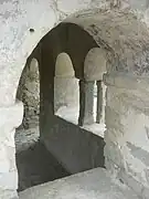 Le narthex de la chapelle romane de Saint Aventin.