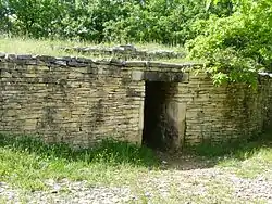 Entrée du tumulus.