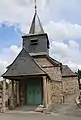 Façade de la Chapelle-Sainte-Anne et son porche couvert.
