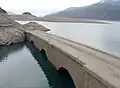 La voie vers Briançon abandonnée au-delà de Chanteloube (en basses eaux)