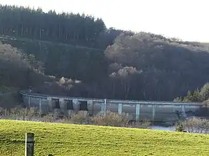 Le barrage vu depuis l'est.