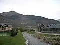 Terrains de tennis à gauche, la Garonne au centre, et à droite le Palai de Gèu