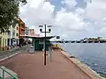 Embarcadère des bacs et pont Reine Emma avec le poste de commande à gauche