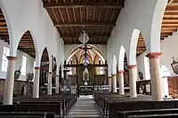 La nef, flanquée de ses deux bas-côtés, date du XIXe siècle.