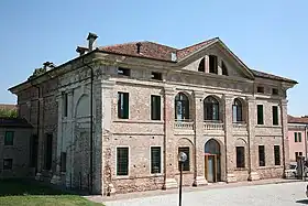 Façade postérieure.