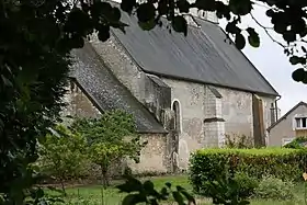 Photographie en couleurs et vu de côté d'un édifice religieux encadré