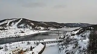 La Viliouï en aval du barrage et extrémité du déversoir