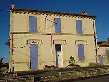 Vinax avec une altimétrie moyenne de 145 mètres est la commune la plus élevée de tout le département de la Charente-Maritime.