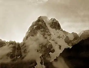 Le mont Ouchba (4&nbsp;710&nbsp;m).
