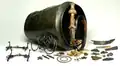 Situle en bronze avec contenu et épée, Vorstengraf Oss, -700