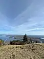 Vue au loin prise des pentes de ski du Mont Owl's HeadVue en haut du sommet du mont owl's head à l'automne 2022
