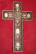 Croix reliquaire à paperolles, église Saint-Mériadec, Baden.