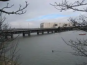Le pont de Walney vu de l’île Walney à marée haute