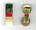 Insigne de warrant officer du corps des Marines pendant la 2e&nbsp;Guerre mondiale. Ce grade et son insigne ont été créés en 1943, en remplacement de trois grades plus anciens. Un insigne d'épaule ou de calot et un insigne de col.