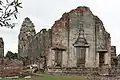 Entrée du viharn luang, construit par Narai
