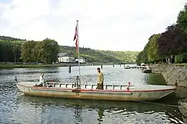 La Meuse, le passeur d'eau et le château
