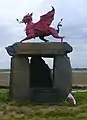 Le dragon au parc commémoratif gallois (en) à Ypres.