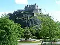 Vue de West Princes Street en regardant vers le château d'Édimbourg montrant la fontaine avant la restauration.