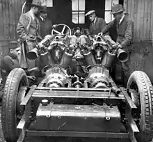 Sa motorisation à combustion interne mise à nu: triple (pour Triplex) moteur Miller de 1.5L, suralimentés.