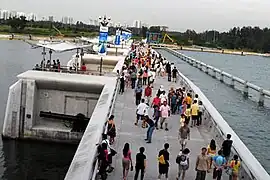 Le pont de la marina