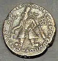 Vima Kadphises en grande tenue sur une monnaie en langue grecque, Ier siècle de notre ère