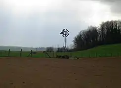 Entre Wiry et Allery : une éolienne.