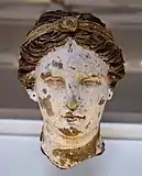 Tête de femme, terre cuite, Tarente, IVe&nbsp;siècle&nbsp;av. J.-C.