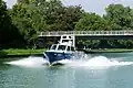 Bateau WSP 16 de la Wasserschutzpolizei avec des droits spéciaux sur le canal Dortmund-Ems près de Münster.