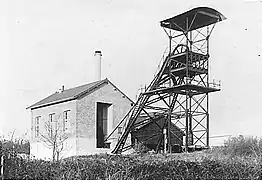 Puits Sainte-Barbe de Longpendu vers 1912.