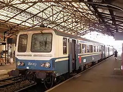 L'X 2104 en livrée d'origine en gare de (Brive-la-Gaillarde, en 2008).