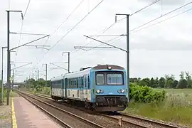 X 4753 rénové en livrée bleu Isabelle, entre Lisieux et Caen.