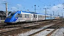 X 72729/30 avec pelliculage spécial 2011 - 2013 Les années Manessier en Picardie, en sortie de la gare d'Amiens (80).