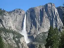 Lost Arrow Spire le long des chutes de Yosemite