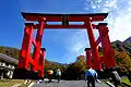 En face du torii.