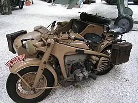 Zündapp KS 750 de la Wehrmacht, side-car des années 1940.