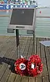 Plaque commémorative en anglais dans le port de Zeebruges