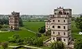 Plusieurs diaolou de Kaiping.