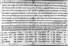 Un parchemin couvert de texte écrit serré à l'encre noire. Le bas de la page est occupé par une liste de noms sur quatre colonnes.