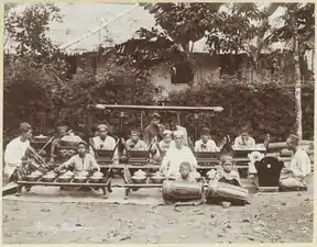 Gamelan dans les Établissements des détroits